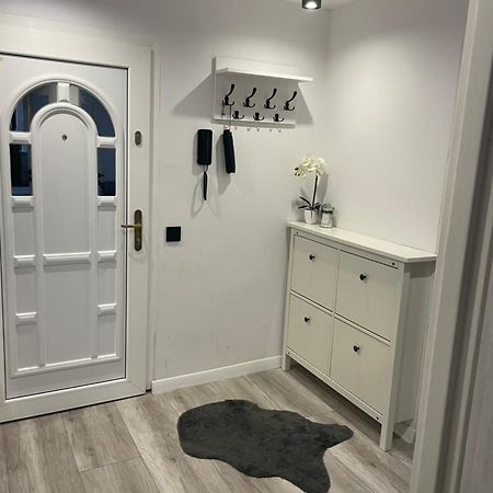 Apartament 2 Pokojowy W Centrum Miasta Żagań Exterior foto